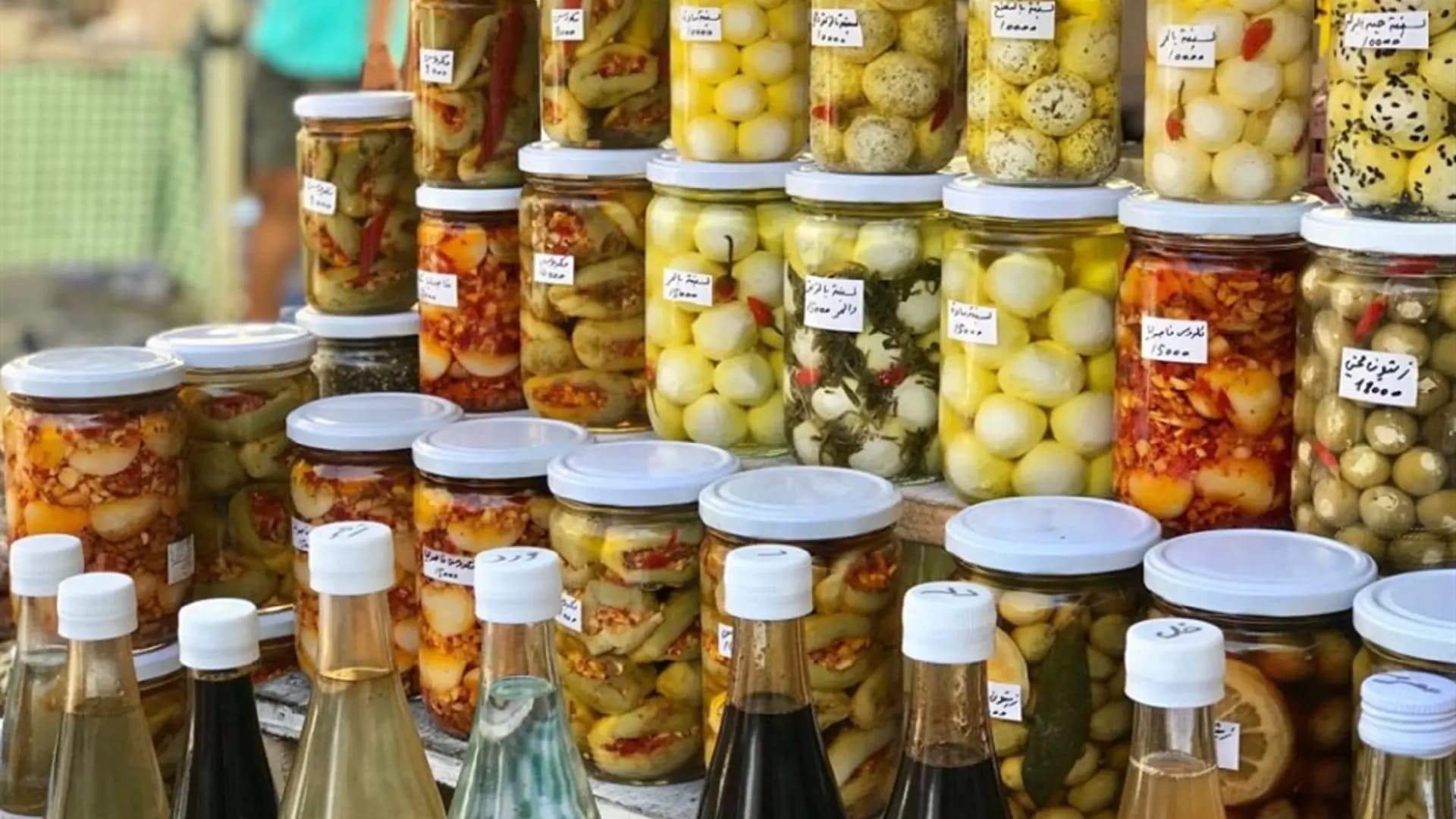 لبنانُ يُضيءُ رفوفَ المتاجرِ في دبي والدوحةِ والرياض!