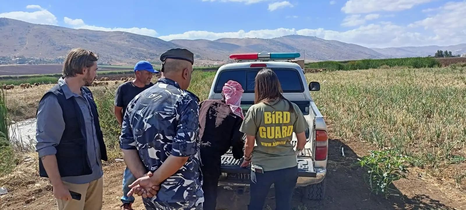 محضرا ضبطٍ بحقِّ شخصين يصطادان الصقورَ في منطقة الدكوة في البقاع الغربي