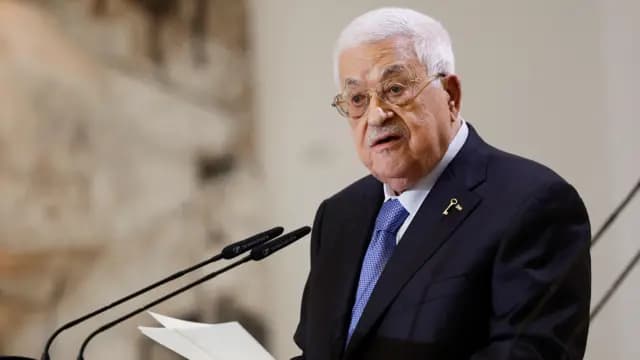 وفد فلسطيني إلى اليونيسكو.. وعباس يوجّه لتحديث المناهج