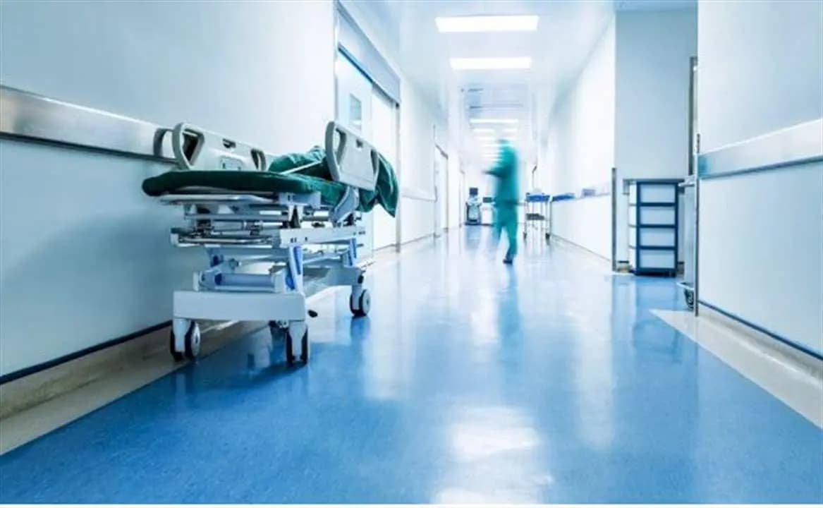 "فعل بربري".. الصحة تدين الاعتداء على ممرض في مشفى طرابلس