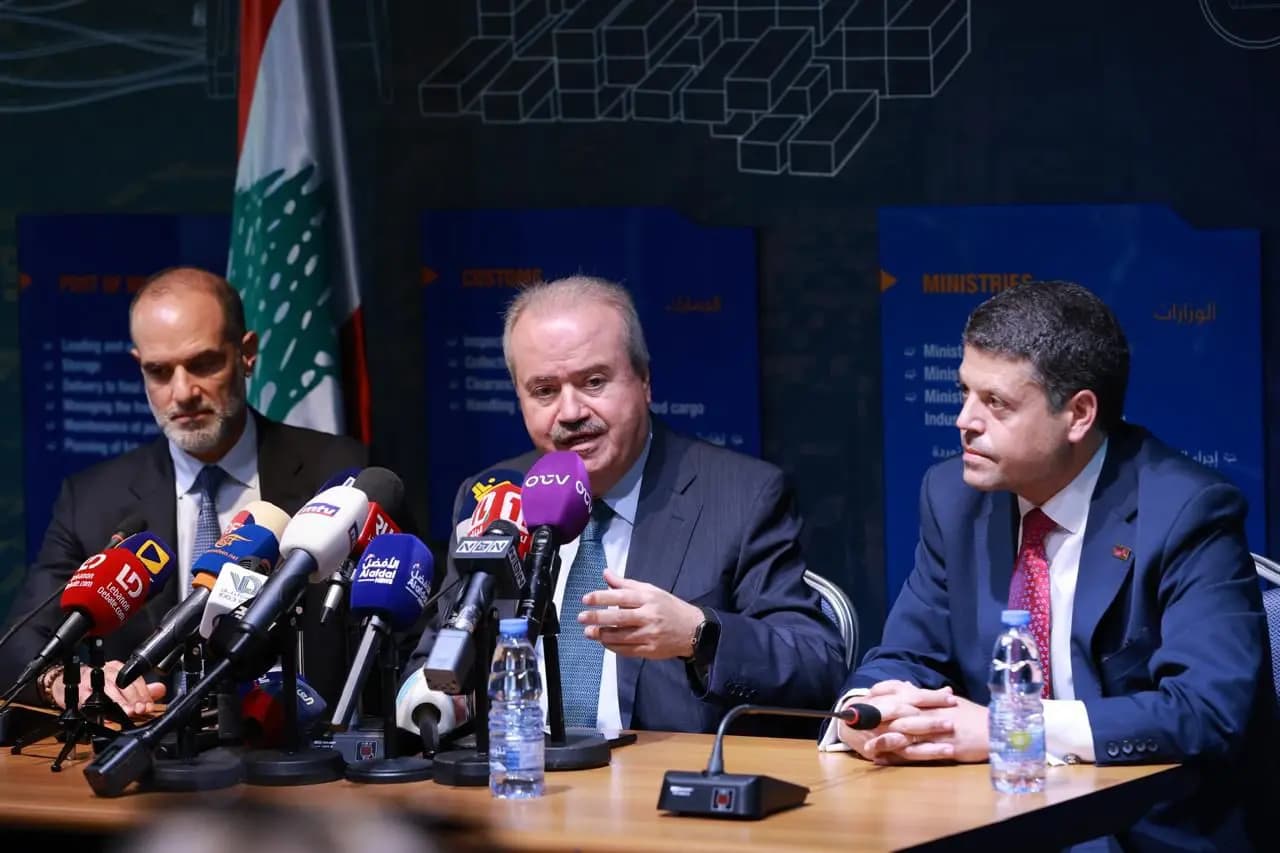 "لتفقد الماسحات الضوئية الجديدة".. جولة وزارية في مرفأ بيروت