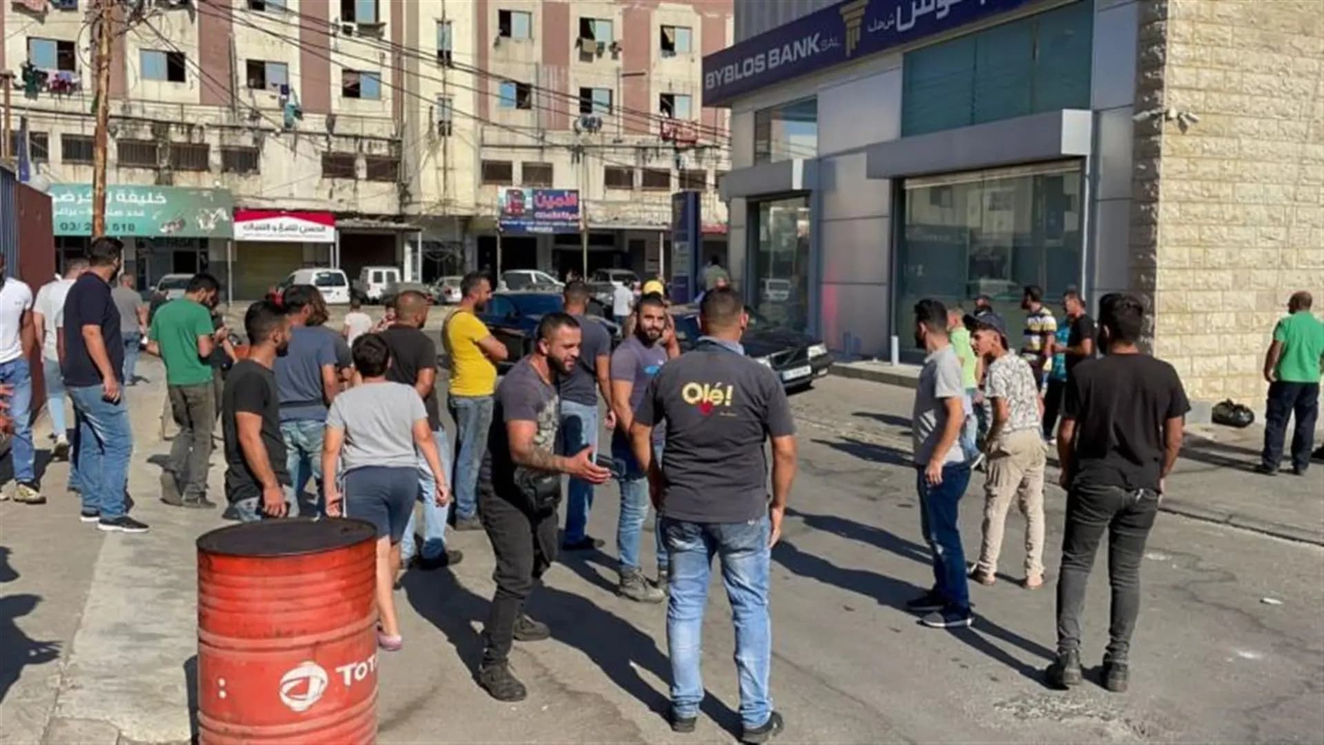 مودع يستلم وديعته بقوة السلاح.. في هذا المصرف!