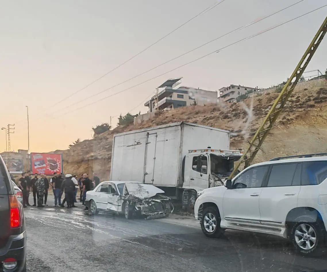 بالصور.. حادث سير مروع على طريق مكسة