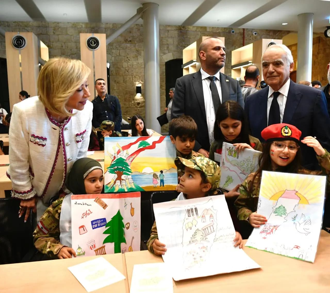 بحضور السيدة الأولى.. أطفال لبنان يرسمون الاستقلال