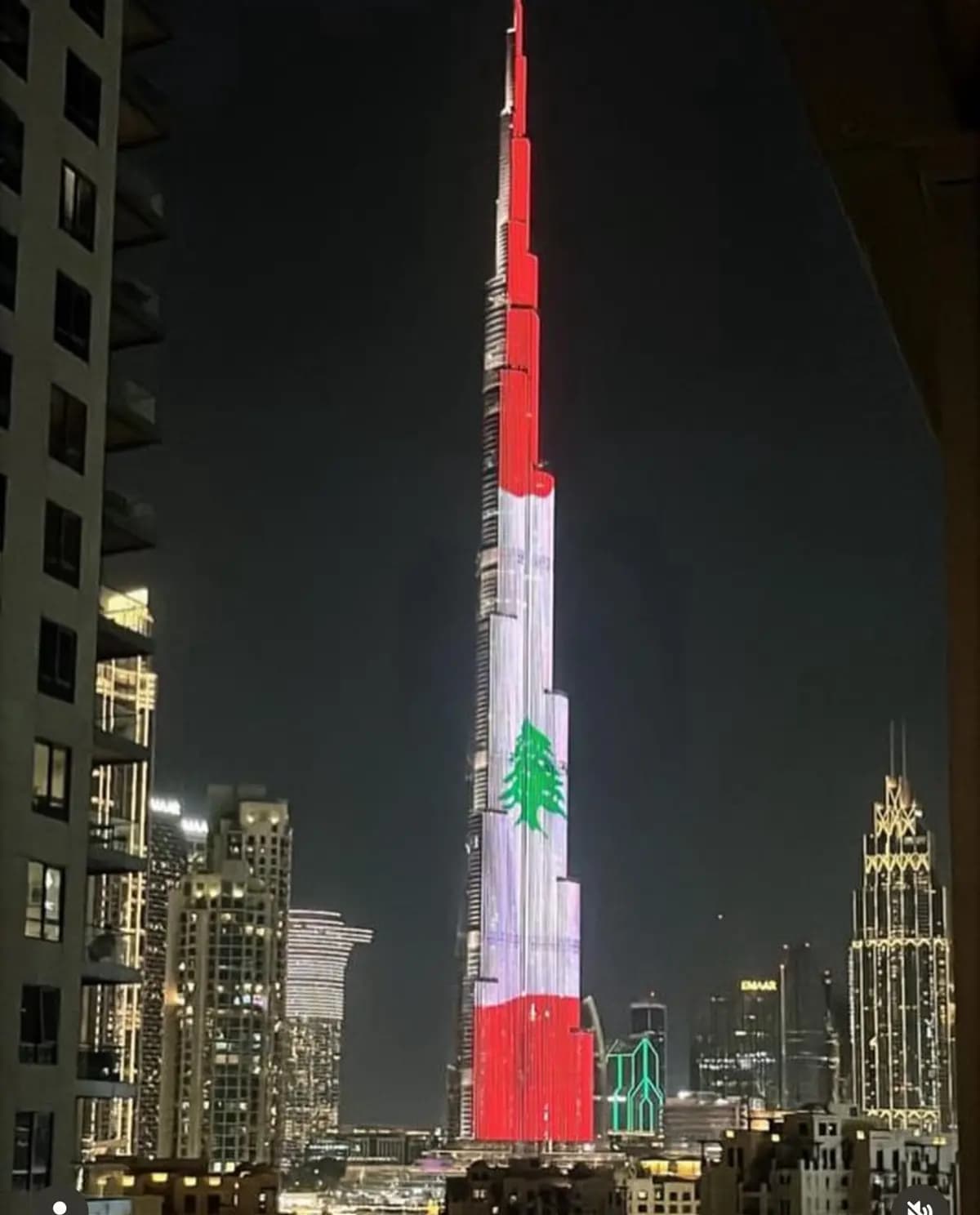 برج خليفة يتزين بعلم لبنان