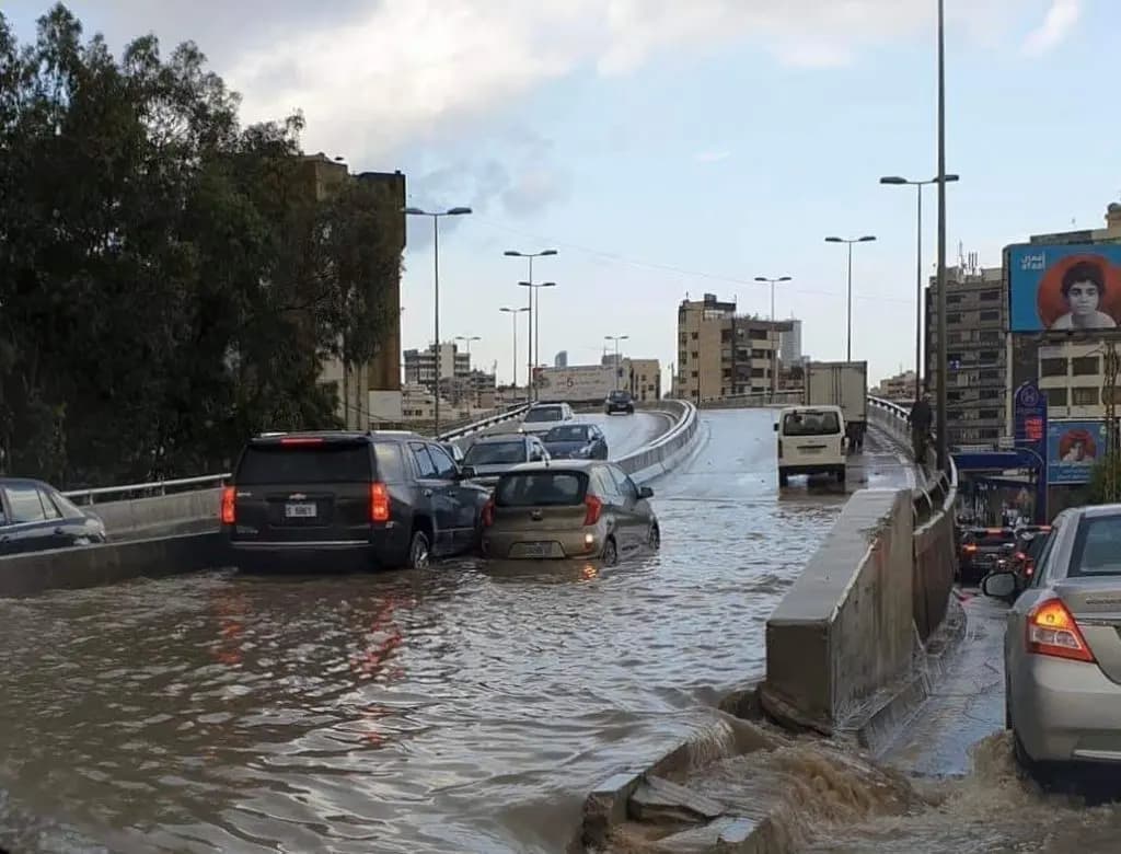 تجمع المياه على هذه الطرقات