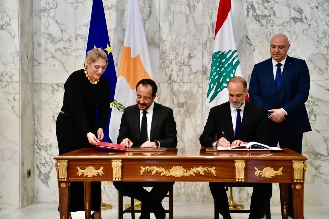 لبنان وقبرص يوقعان اتفاقية لترسيم الحدود البحرية