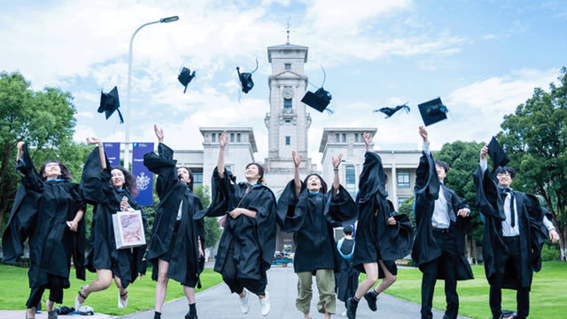 تلغراف: 50 جامعة بريطانية على شفا الإفلاس