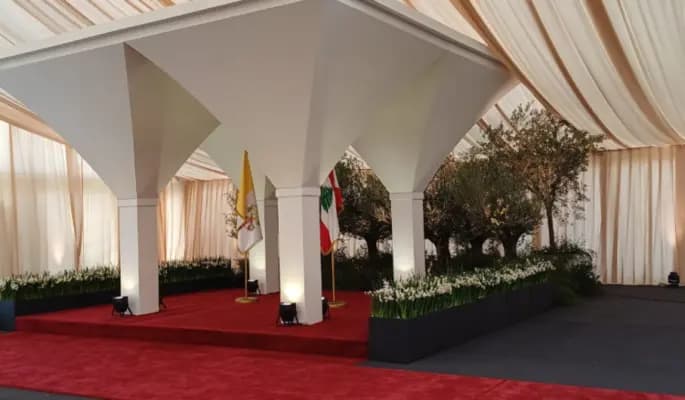 "بالنارسيس والزيتون".. التحضيرات اكتملت لاستقبال البابا