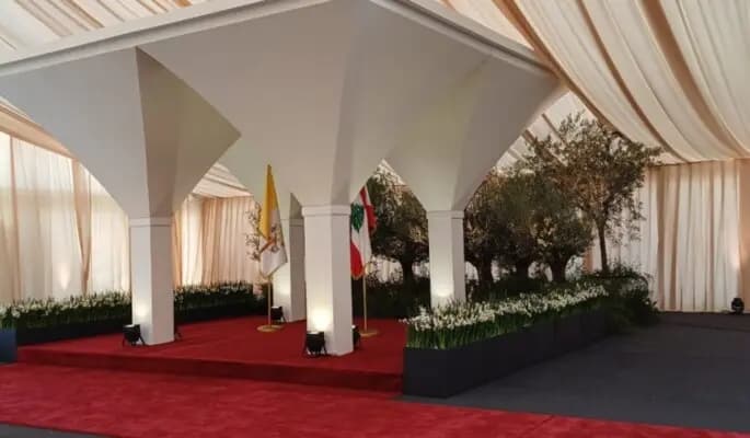لحظة تاريخية.. الرؤساء وصلوا لاستقبال البابا