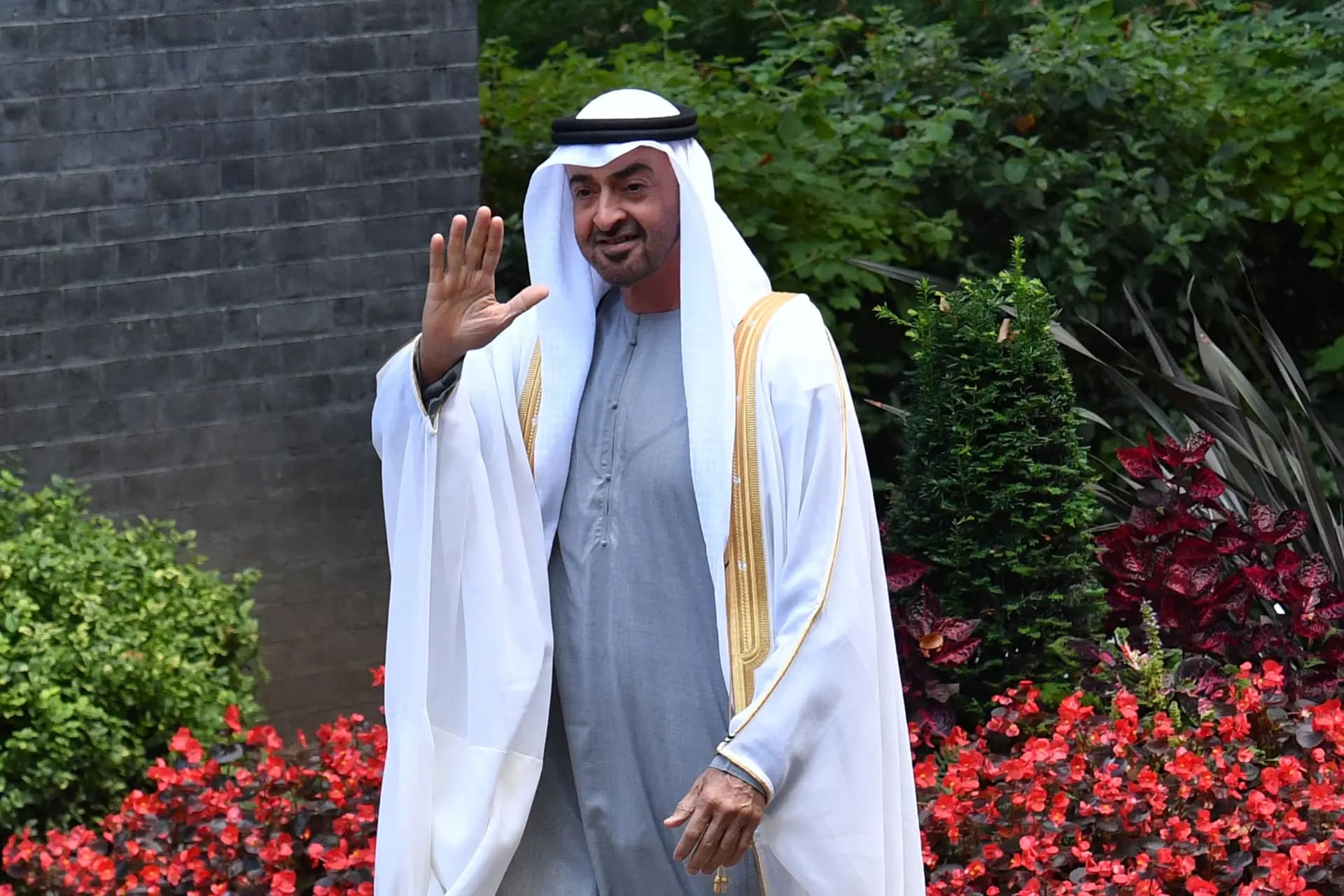 بن زايد يهنئ الإمارات بعيد الاتحاد ويؤكد مسيرة الازدهار
