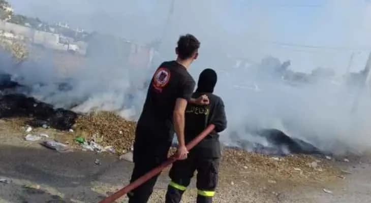 الدفاع المدني يُخمدُ حريقًا في بلدة كروم عرب العكاريَّة