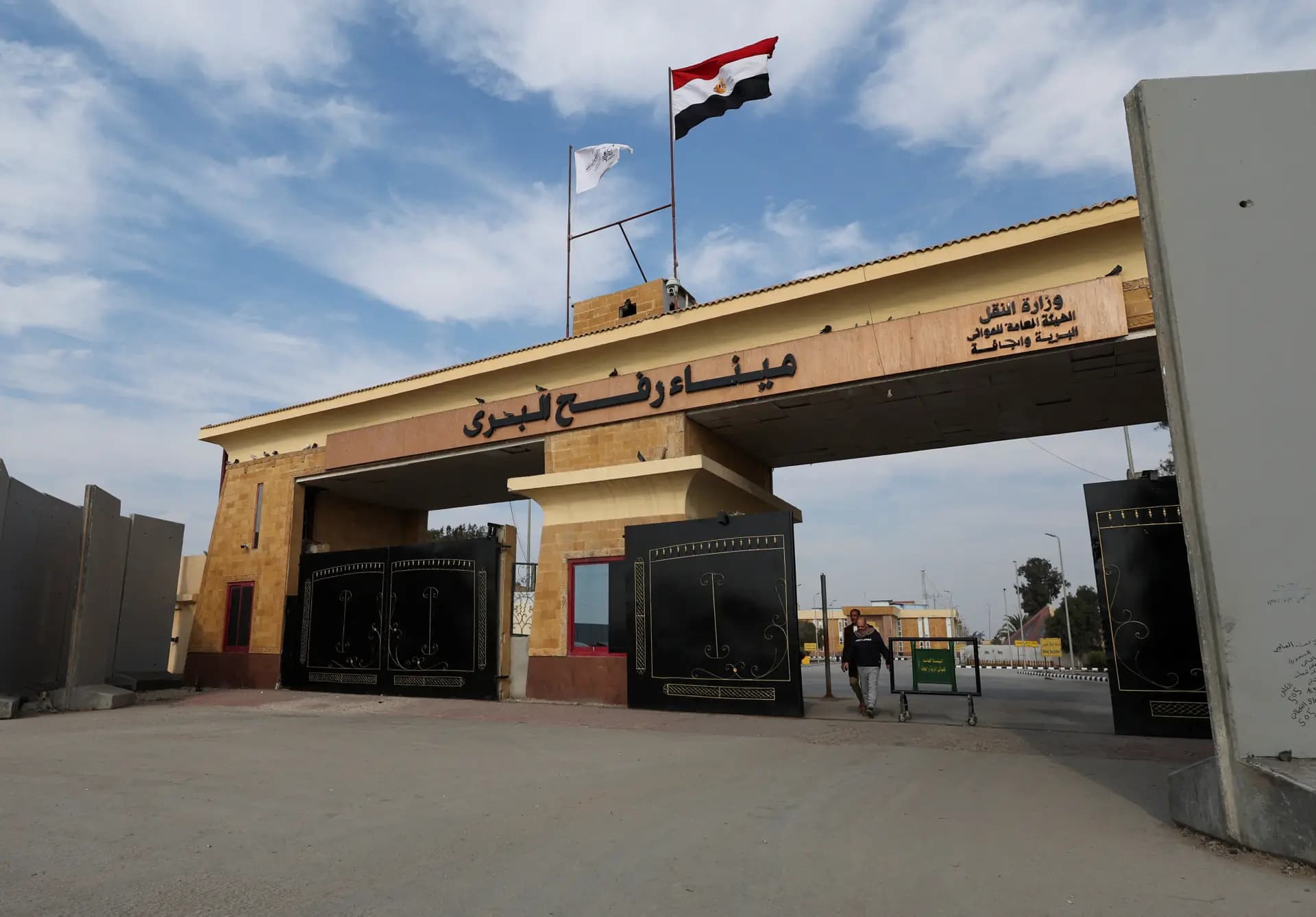 المعبر سيفتح لسكان غزة!
