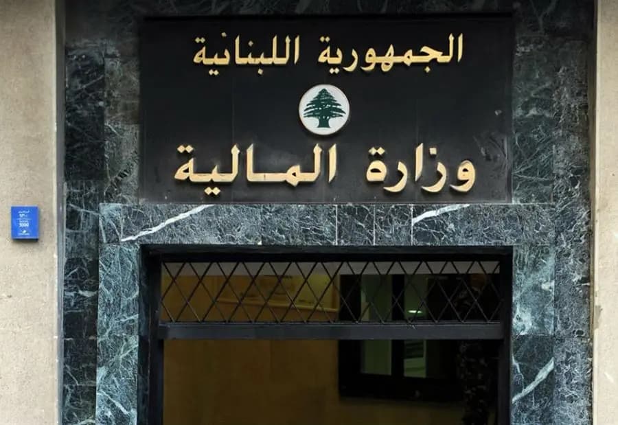 المالية تُلزم المدارس: الرواتب بالدولار خاضعة للضريبة بالكامل!