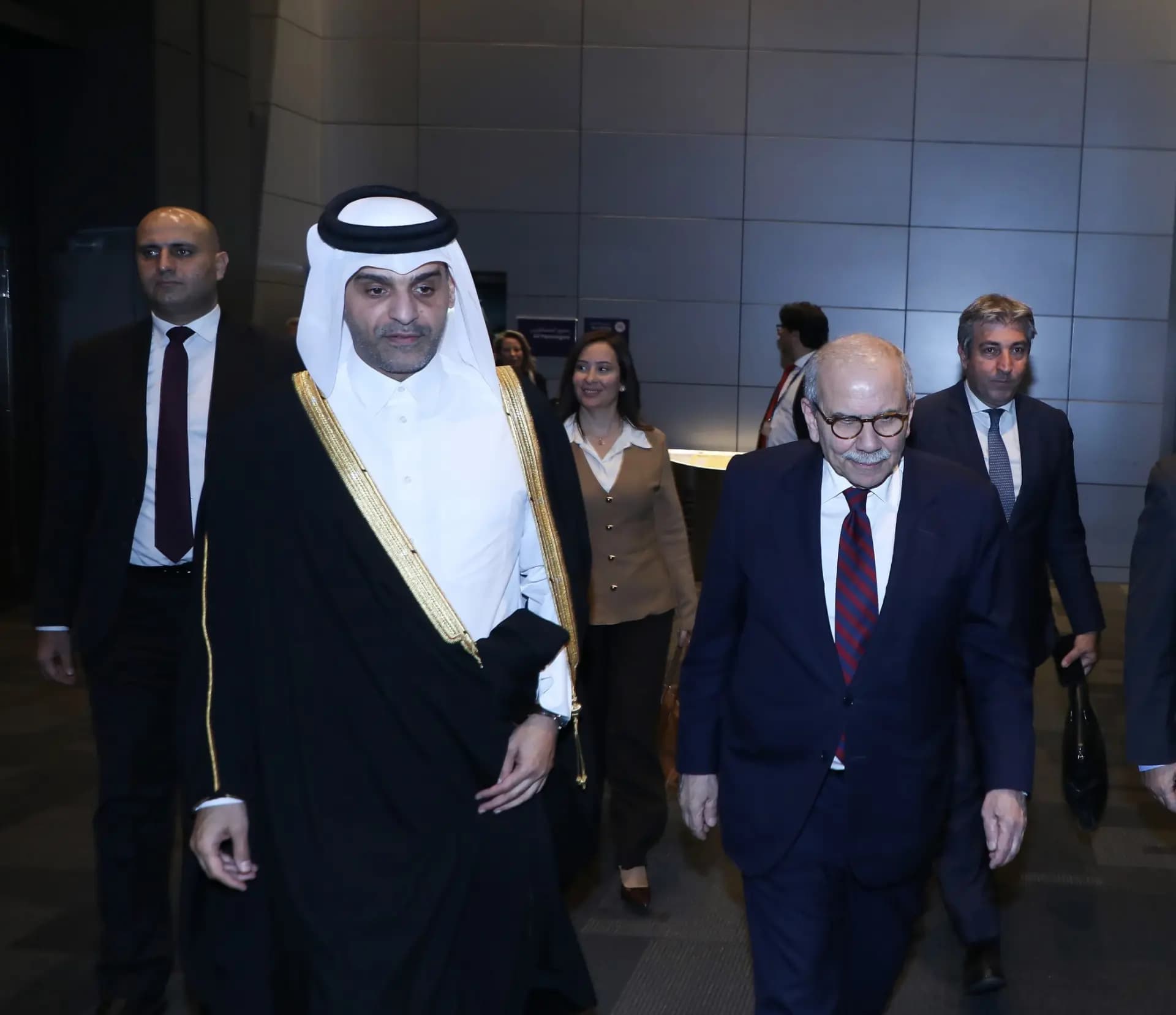 رئيس الحكومة يصل إلى الدوحة