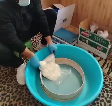 الجمارك تضبط مروّجاً لمكملات غذائية مزوّرة في شتورا