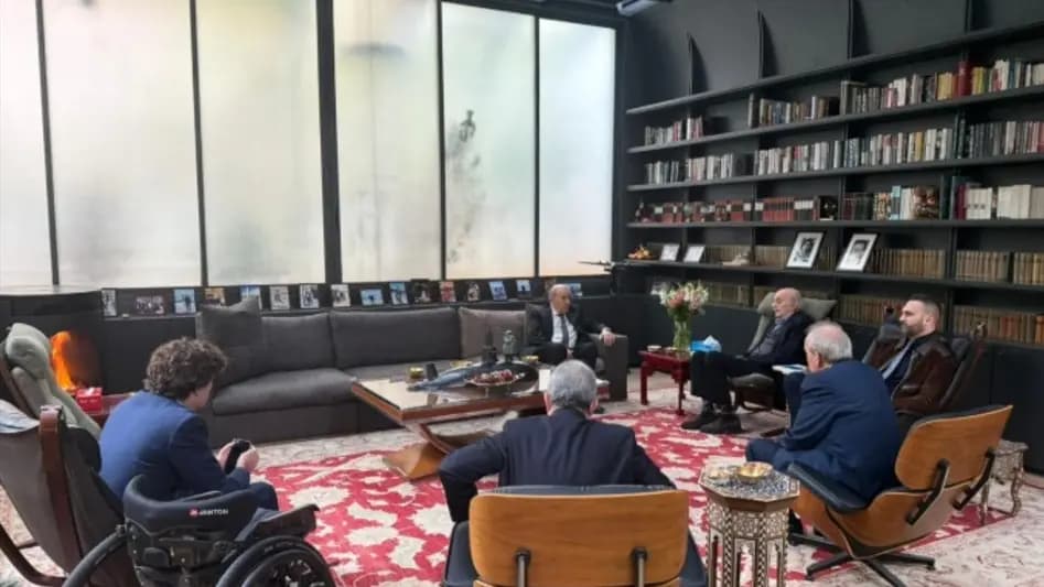 المستجدات السياسية بين جنبلاط ولودريان