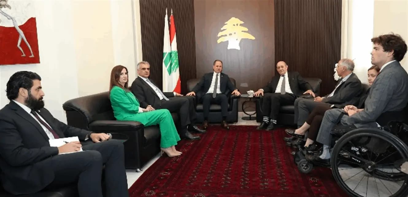 الجميل بعد لقائه لودريان: التمسك بالسلاح لم يعد ذا جدوى.. والمسؤولية تقع على الحزب