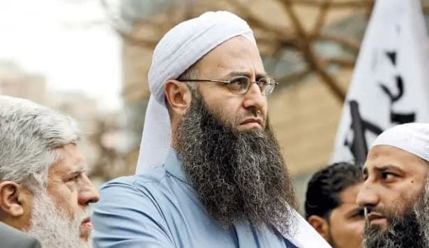 نقل أحمد الاسير إلى المستشفى