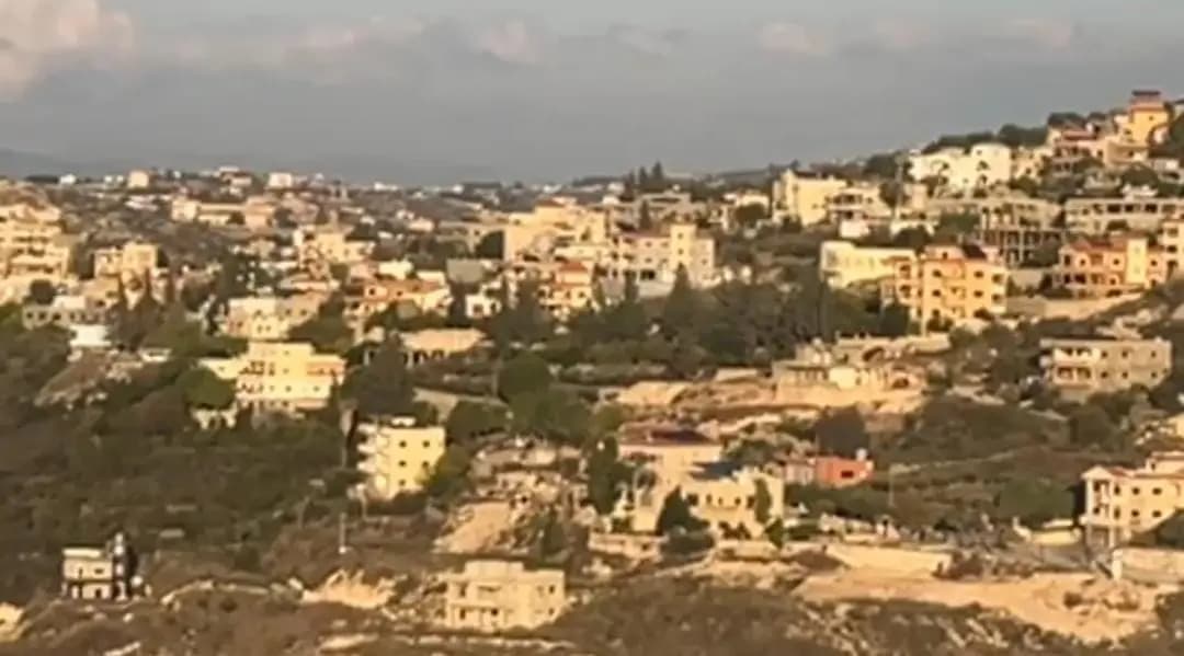 الجيش يتفقد المنزل المهدّد في يانوح