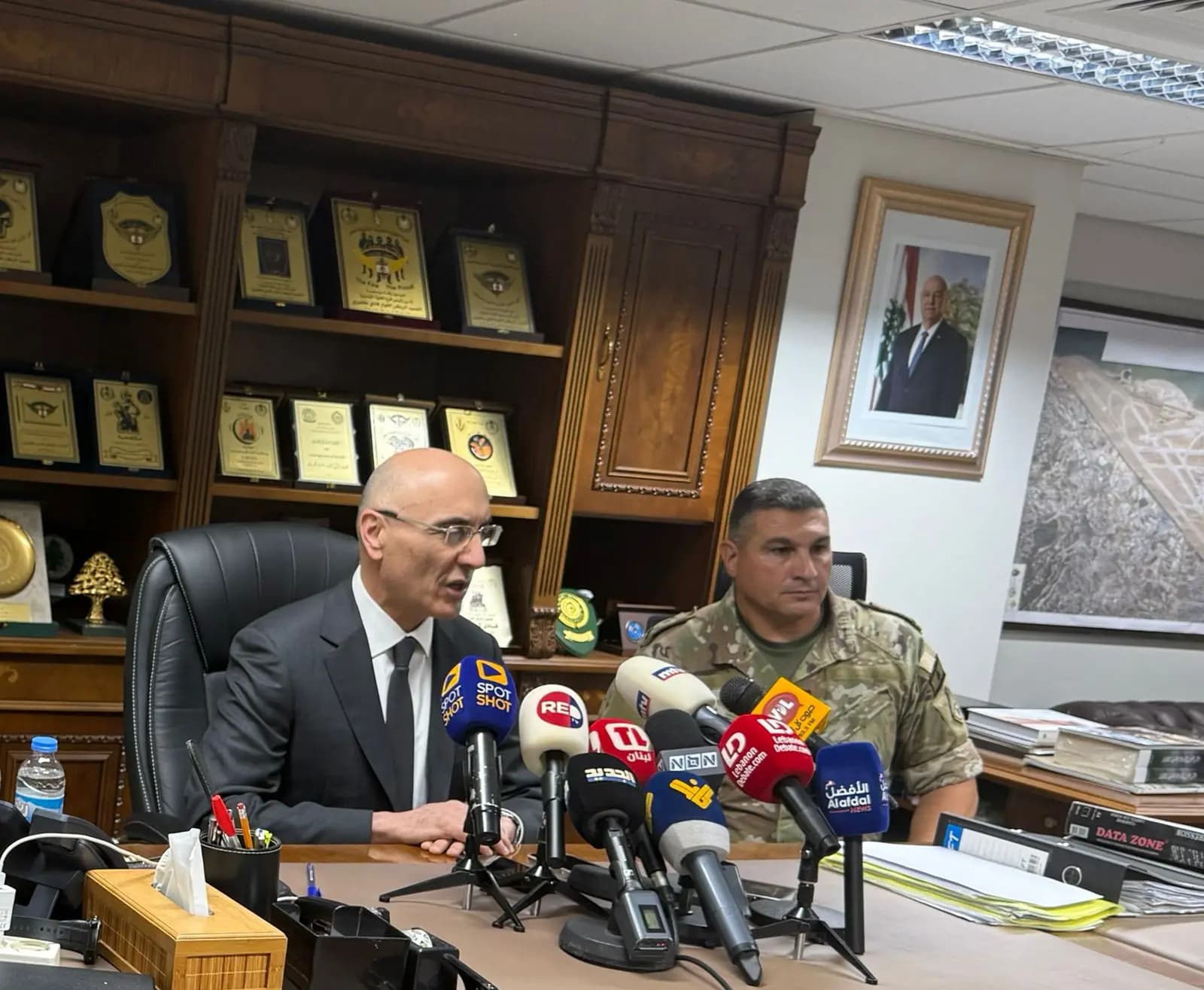 "سمعت إشادات إيجابية".. الحجار يجول في المطار