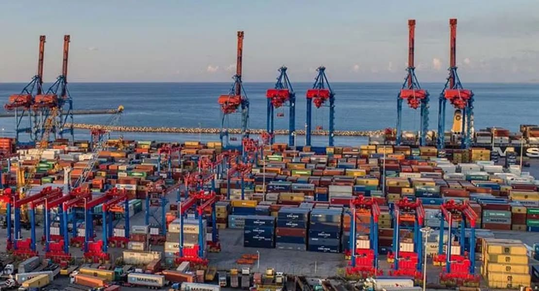 خلال موسم الأعياد.. تمديد ساعات العمل في مرفأ بيروت