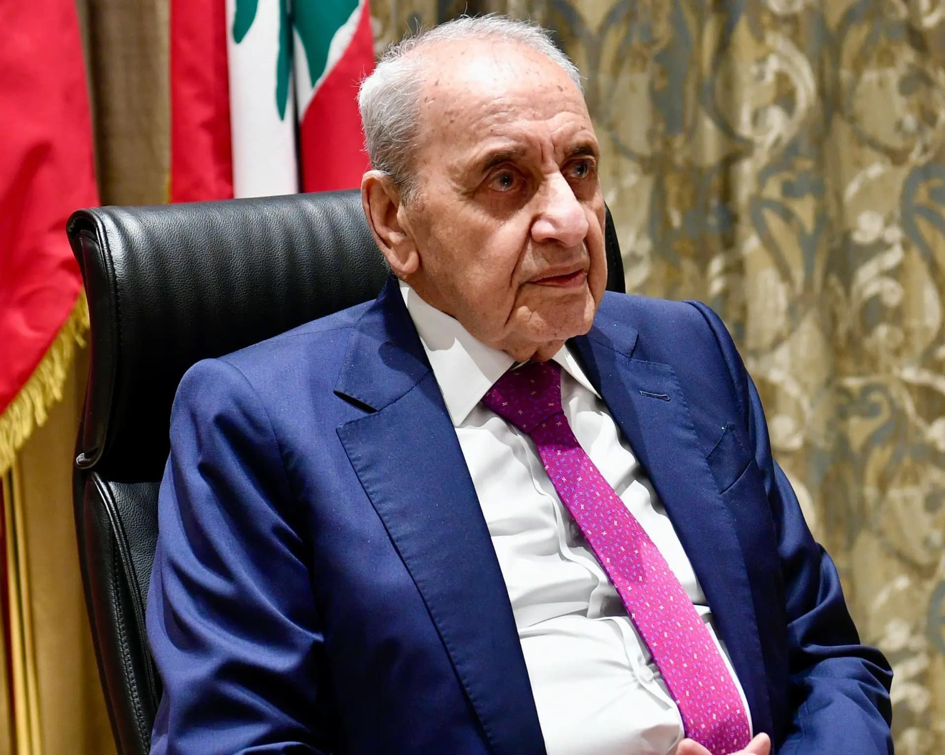 كتاب من المجموعات الاغترابية إلى بري.. هذا مضمونه