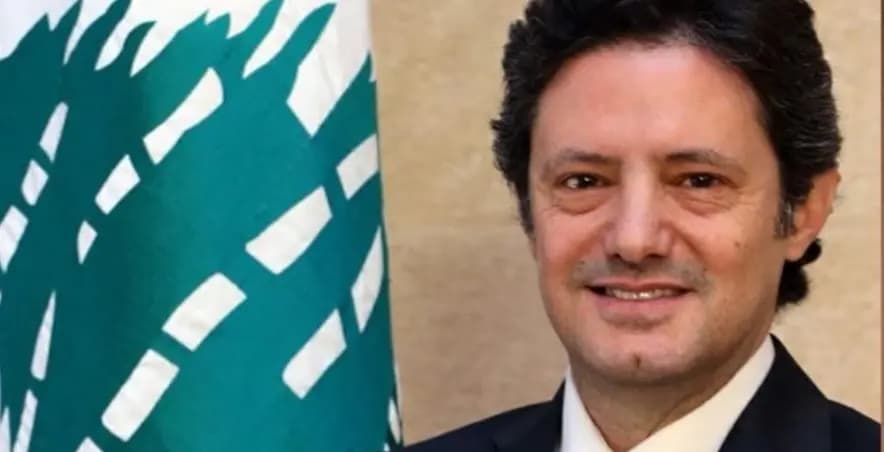 وزير الإعلام في القاهرة!