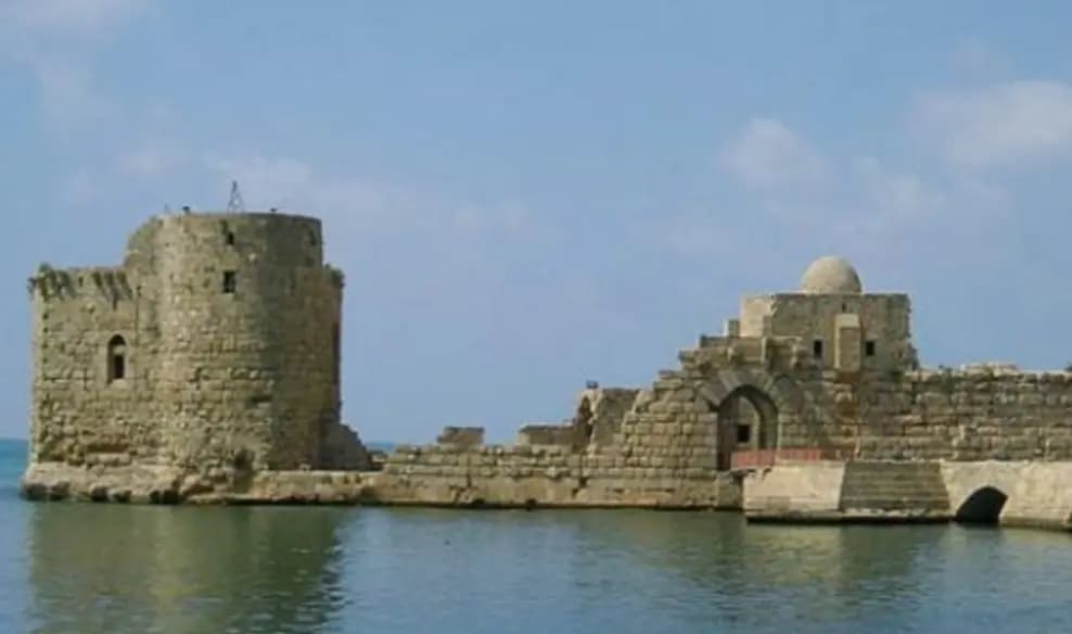 مواطنون غاضبون يقطعون الطّريق عند الأوتوستراد الشّرقيّ في صيدا