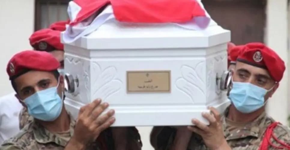 الخوري في تشييعِ النقيب طربيه: كان مصدرَ فخرٍ لعائلته والمؤسسة العسكرية