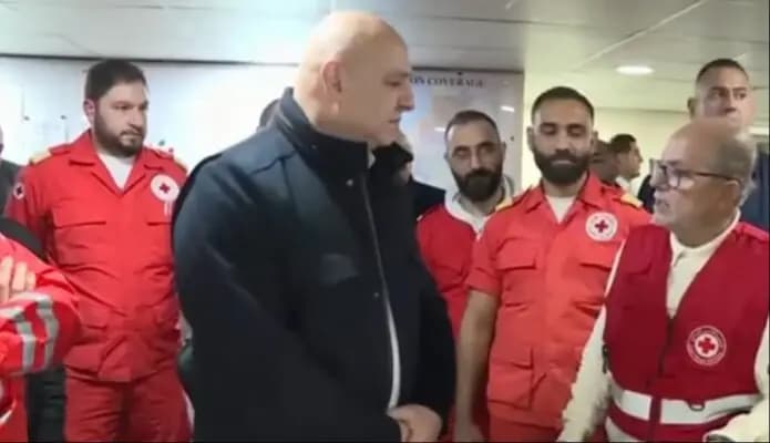 عون يتفقد غرفة عمليات الصليب الأحمر