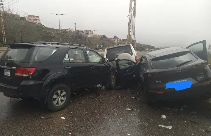 حادث سير بين 3 سيارات في صوفر!