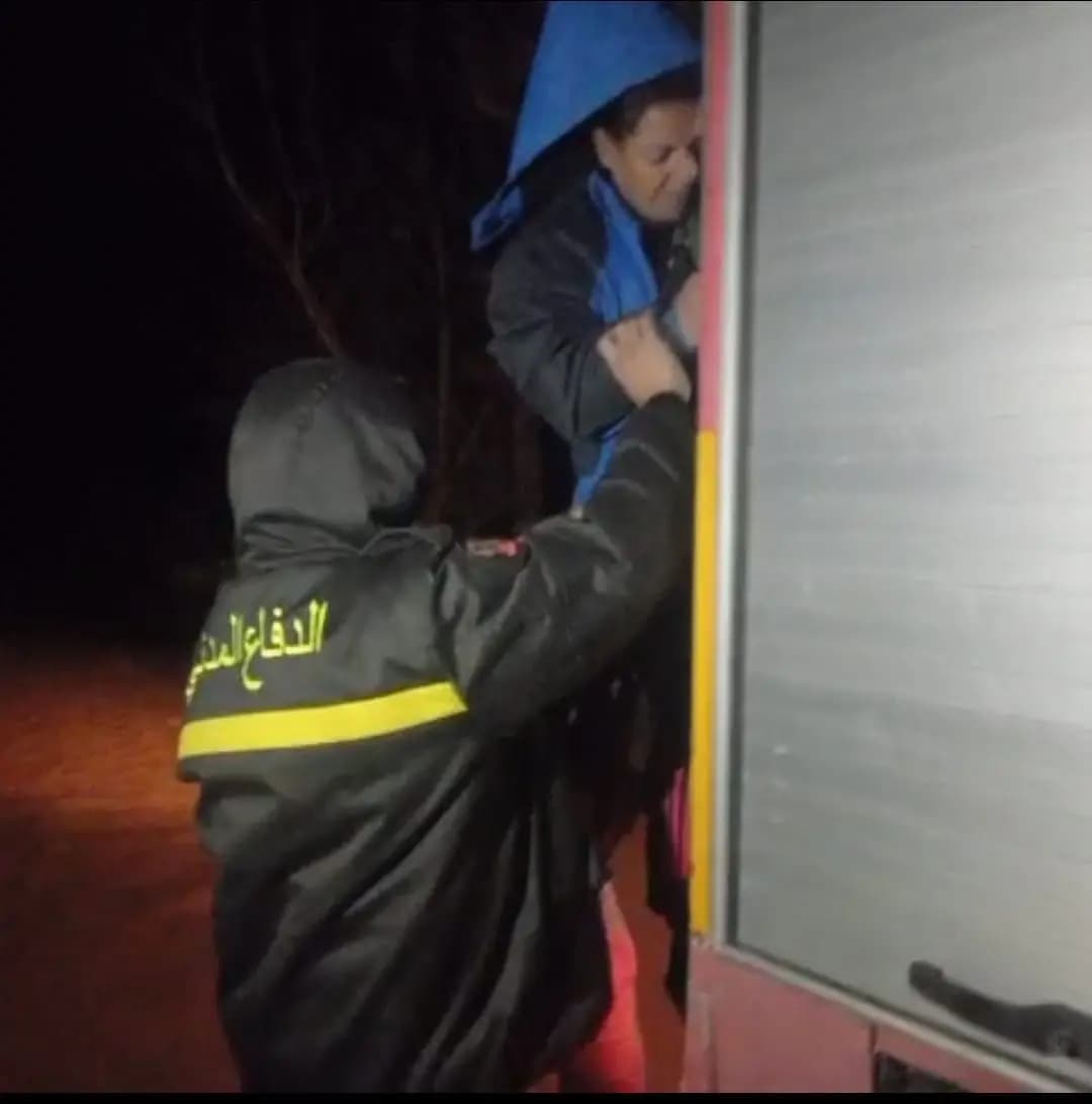 المياه تحاصر عائلة في العبودية.. والدفاع المدني يتدخل