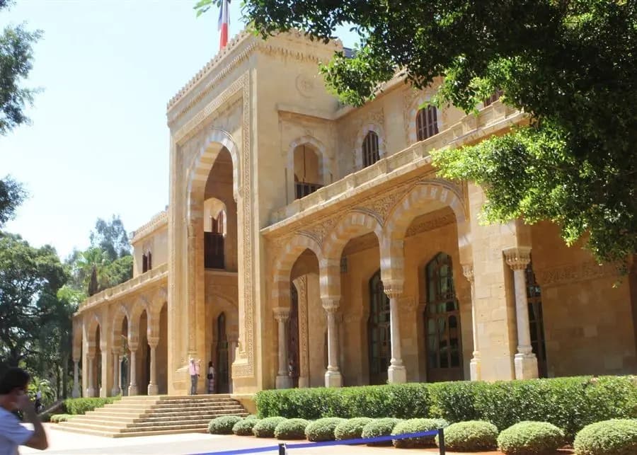 السفارة الفرنسية تعلق على توقيع اتفاق تنقيب الغاز