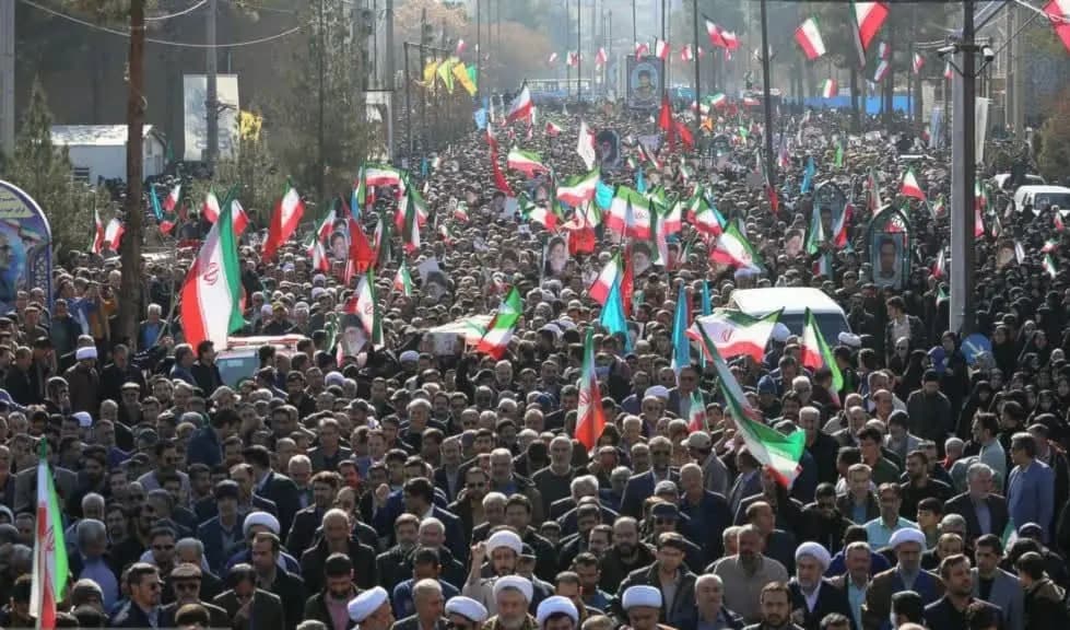 "عقب التظاهرات الحاشدة".. خامنئي: يوم تاريخي وشعبنا قوي وحاضر!