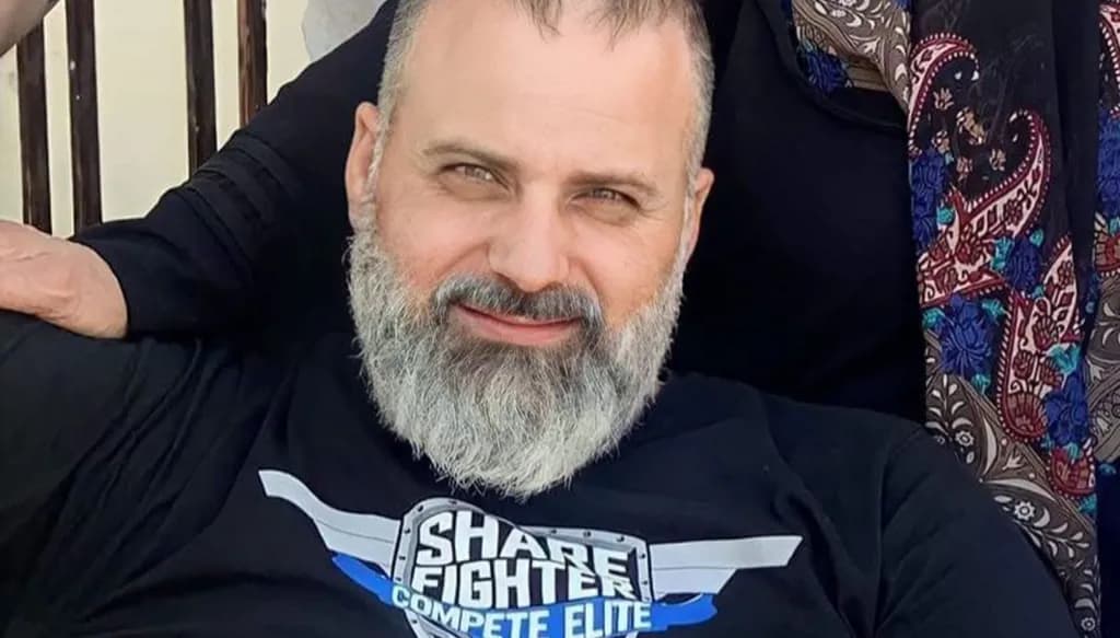 بعد احتجازه في العراق.. محمد حمزة إلى الحرية
