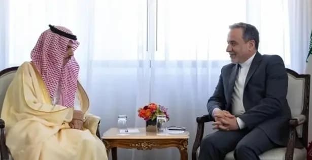 اتصال هاتفي بين بن فرحان و عراقجي