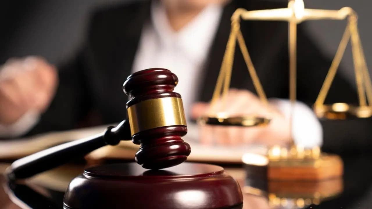 تواصل مع الموساد وخطف ضابط.. القضاء يُلاحق