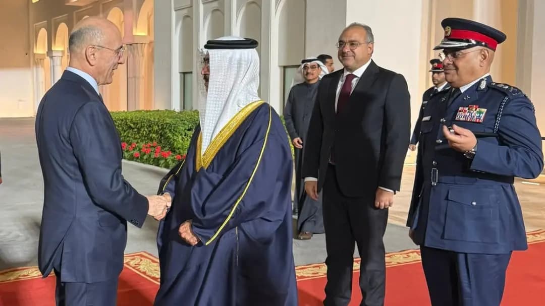 الحجار يصل إلى البحرين.. ومحادثات غدًا لتطوير التعاون