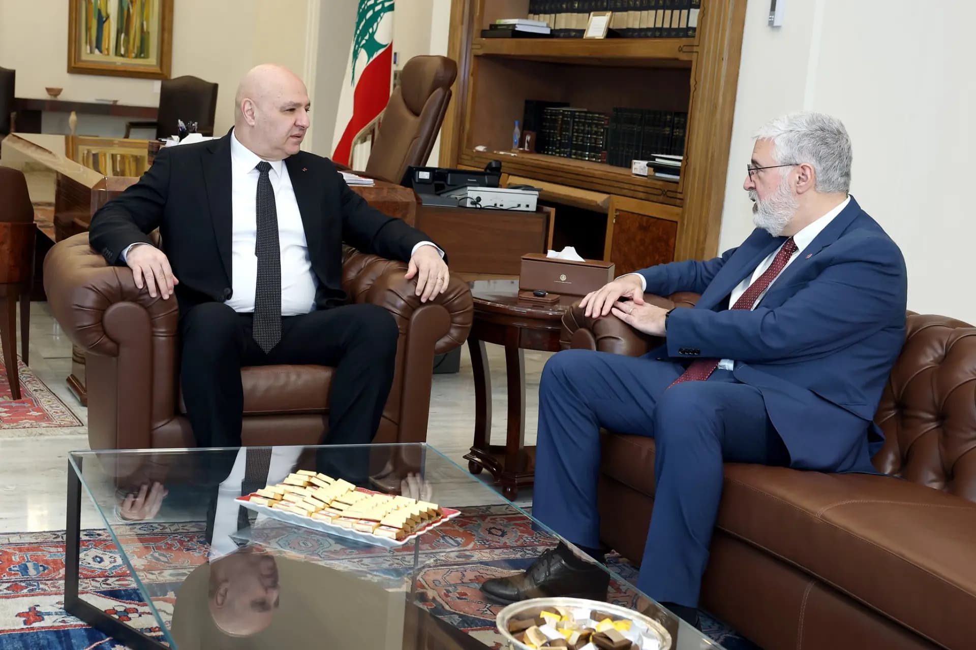 الواقع التربوي بين عون ورئيس الجامعة الأميركية في بيروت