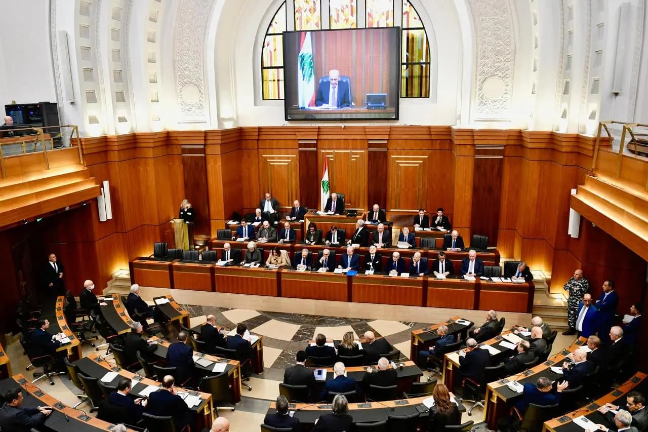 سجال بين النواب أثناء الجلسة النيابية.. إليكم ما جرى!