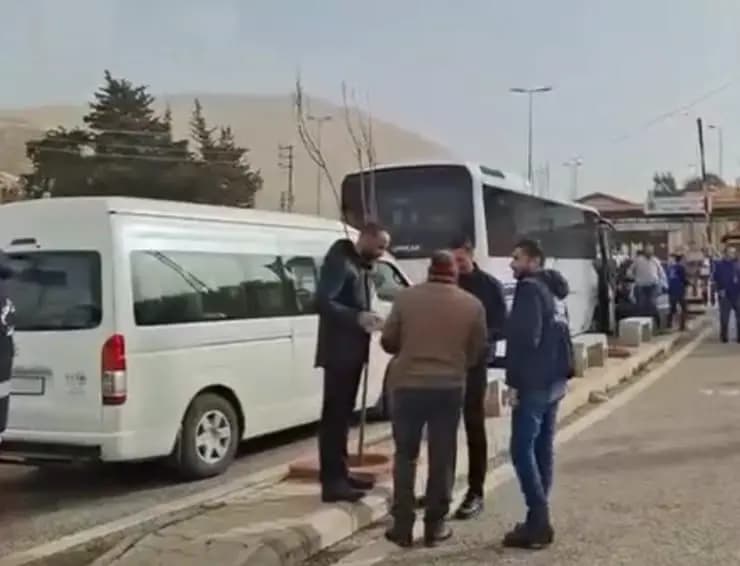 الأمن العام يستأنف إعادة النازحين عبر معبر المصنع