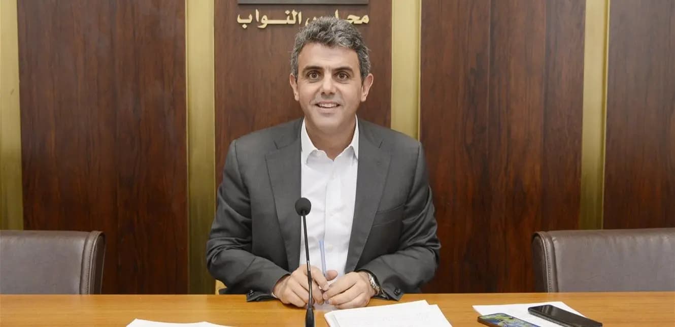 "لبنان يعاني من انهيار شامل".. حواط: أزمتنا أزمة سياسة وطنية