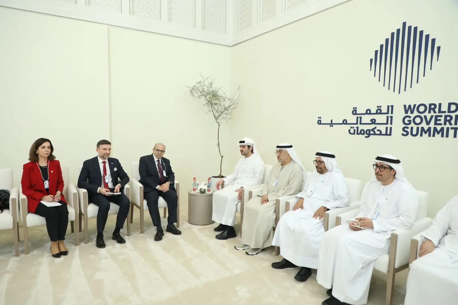 سلام يبحث مع الشيخ مكتوم سبل تطوير العلاقات