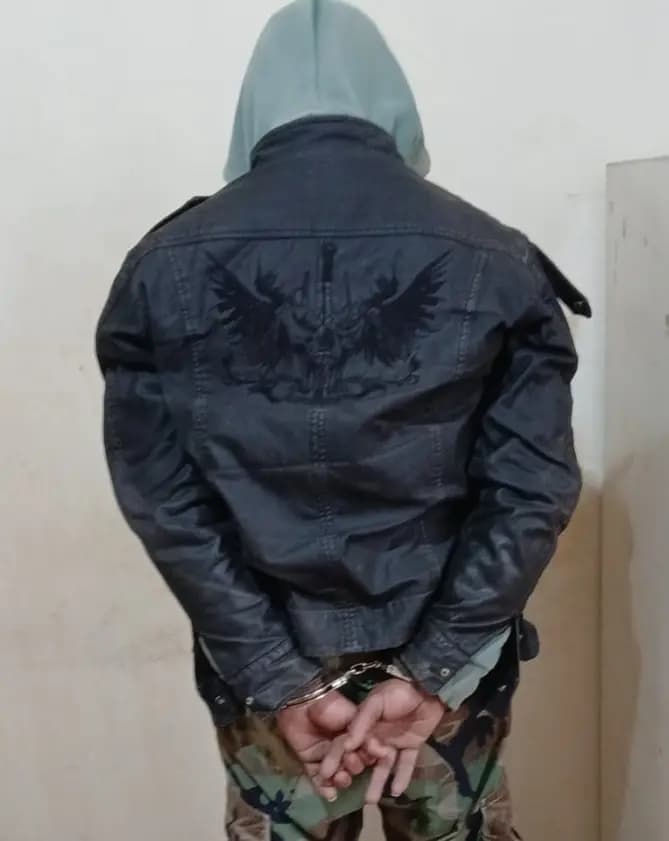 ذاع صيته بالإجـ.ـرام.. فوقع بقبضة الأمن