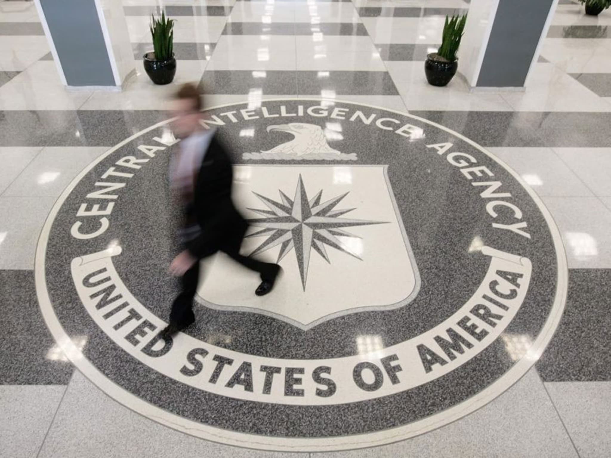 "واشنطن بوست": إبستين تعاون مع CIA