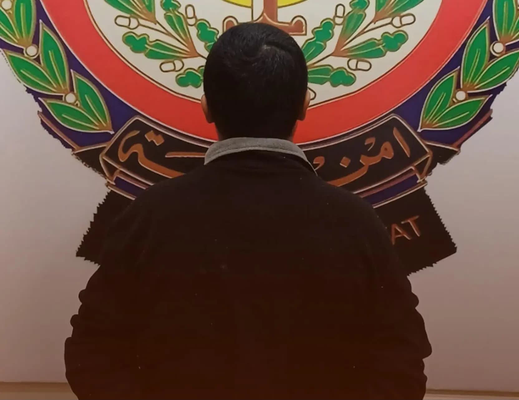 نشاط مشبوه وصفقات مع العدو.. وأمن الدولة توقفه!
