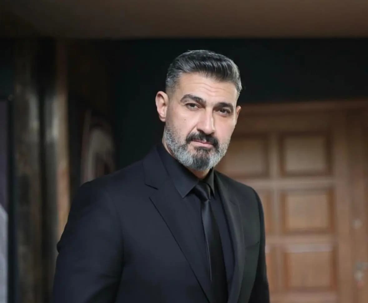 ياسر جلال بين الفن وهموم الوطن