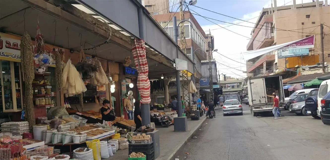 مداهمات في سوق بعلبك التجاري