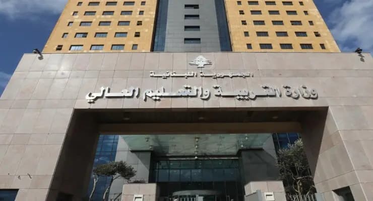 "حرصًا على السلامة".. المدارس مقفلة